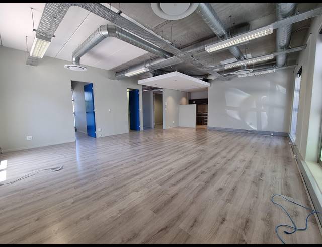 112M² OFFICE TO LET IN CENTURY CITY
